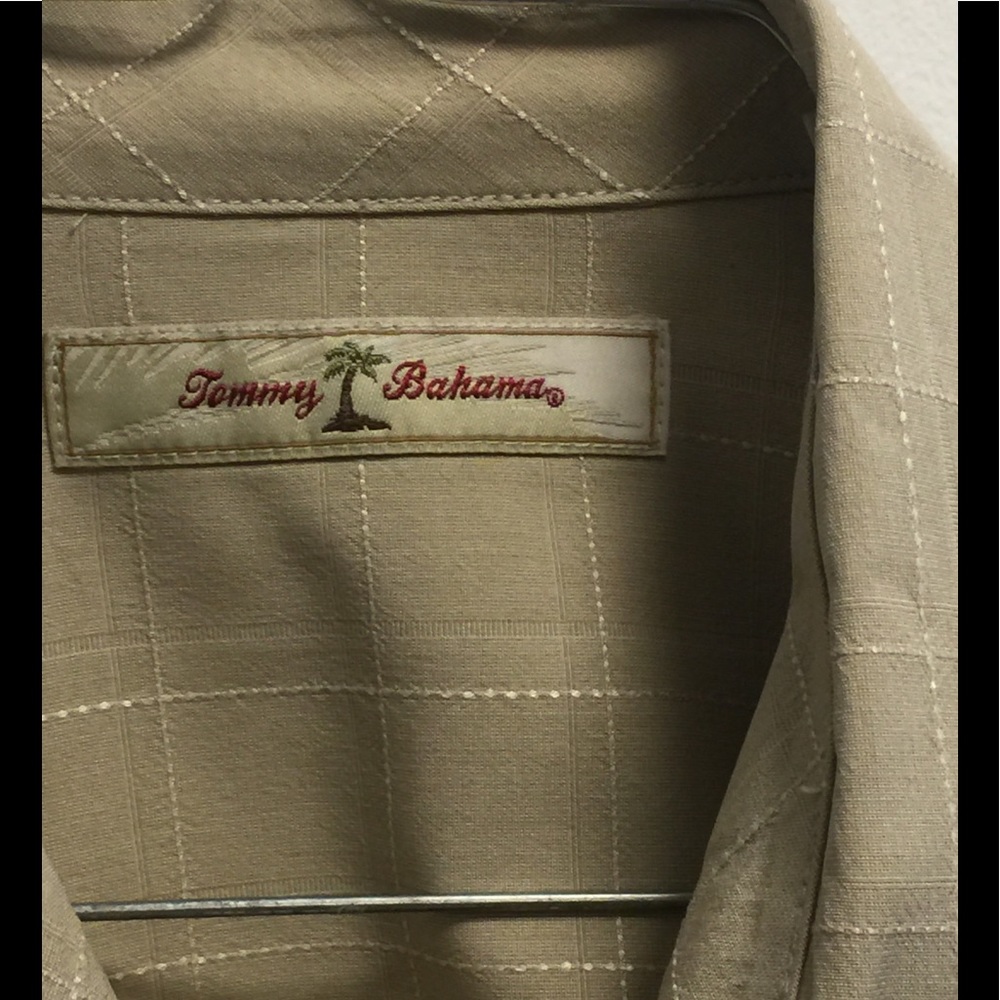 Tommy Bahamas Button Down Medium Like New